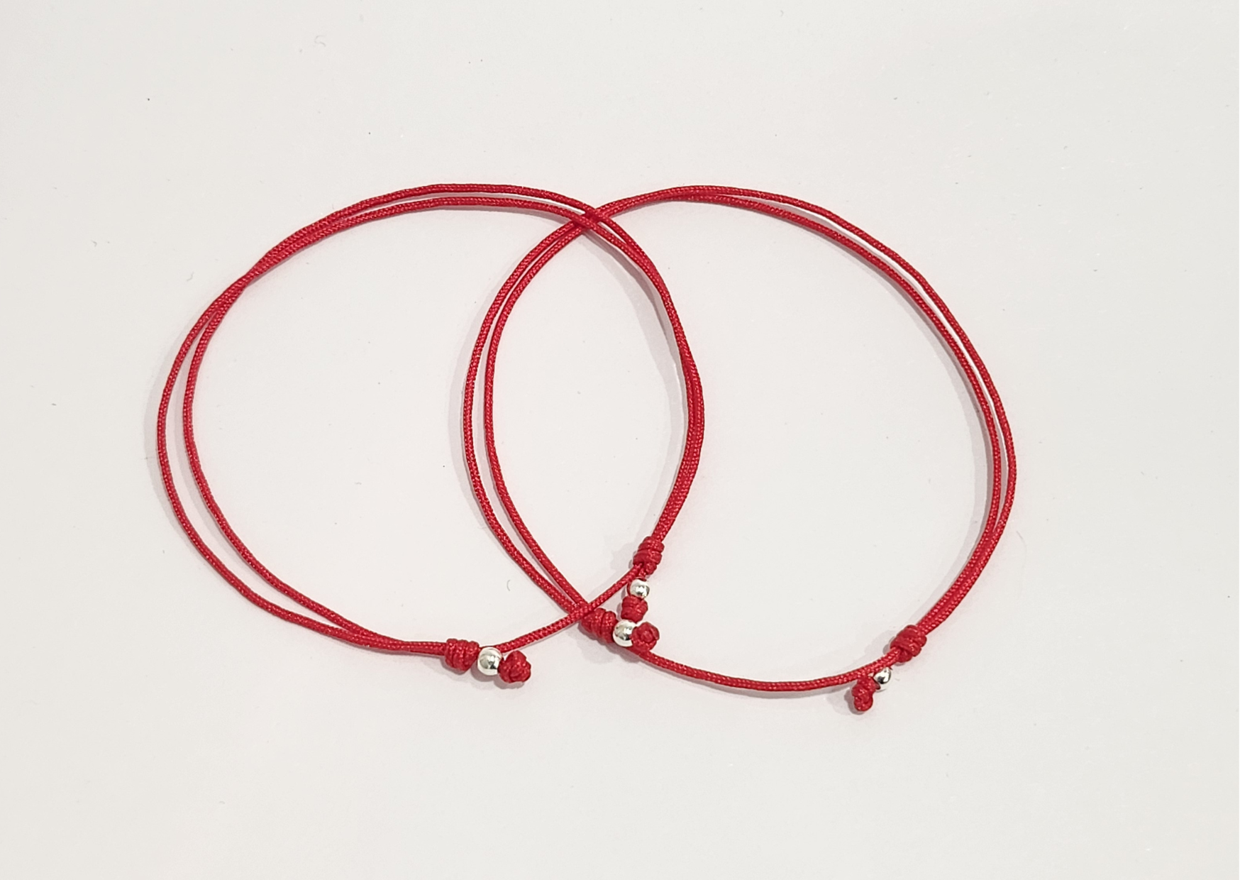 Brazaletes Hilo Rojo. Amor y Plata. 