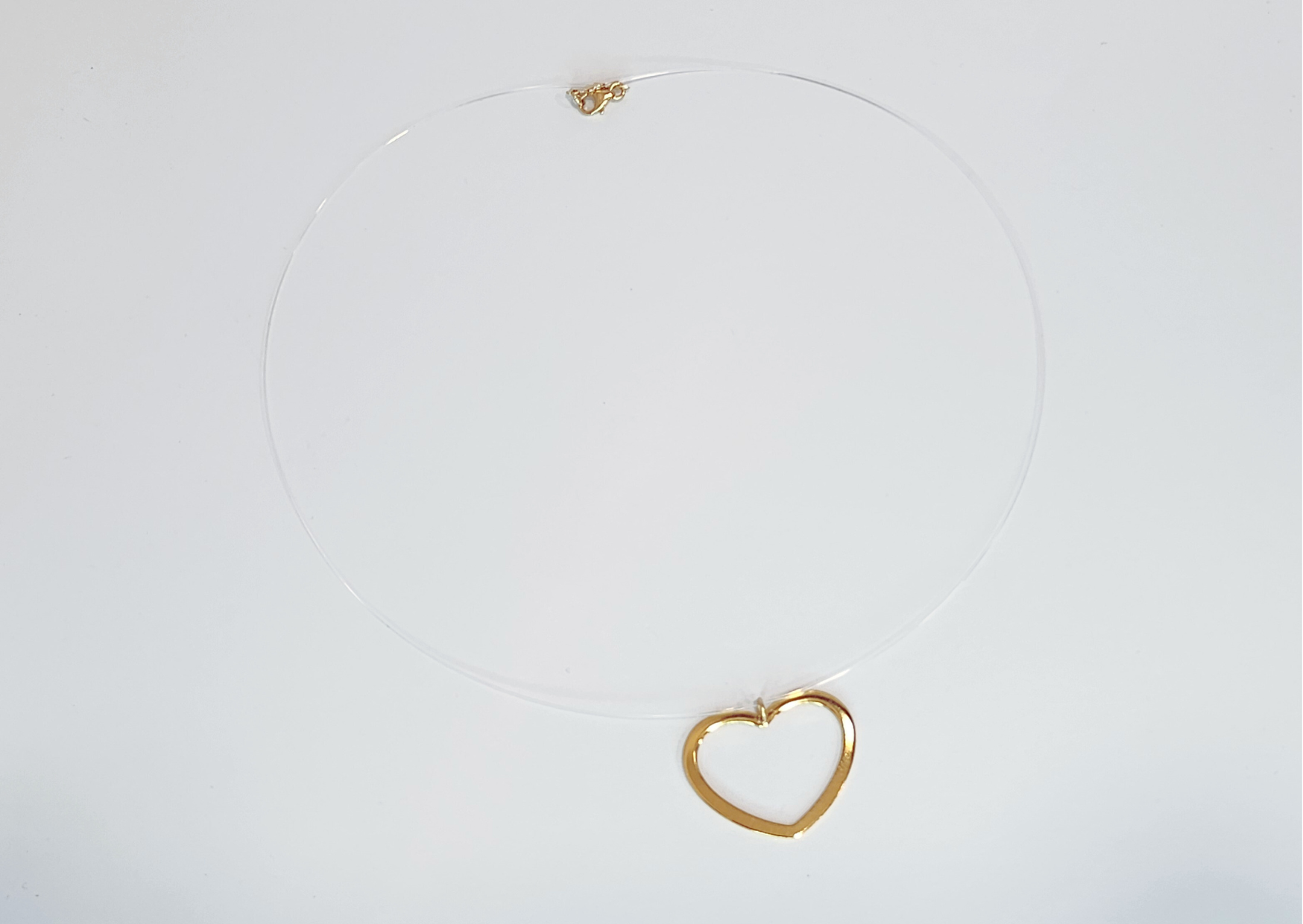 Collar de Corazón Invisible.